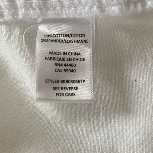 Tinsel Plus Size Raw Hem Hi-Rise Cargo Shorts White NWT Size 20W - Picture 7 of 7